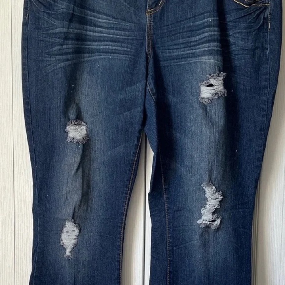 Almost Famous Jeans Distressed Rhinestone Bootcut Dark Wash Size 20 - Picture 7 of 11